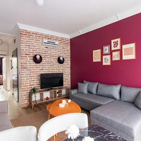 Authentic 2br Gem In The Heart Of Samatya דירה *