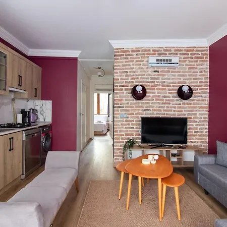 Authentic 2br Gem In The Heart Of Samatya 이스탄불